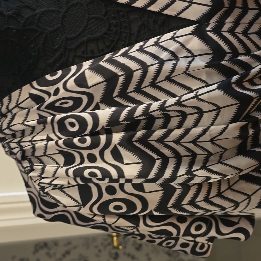 BLACK &WHITE Blouse by Cynthia Steffe - Picture 4 of 4